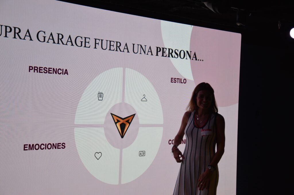 Galería Retail de la formación con CUPRA